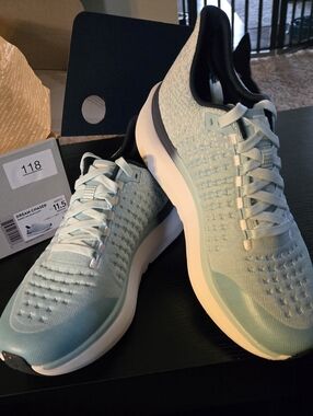 Rabbit NIB Dream Chaser Mens 11.5